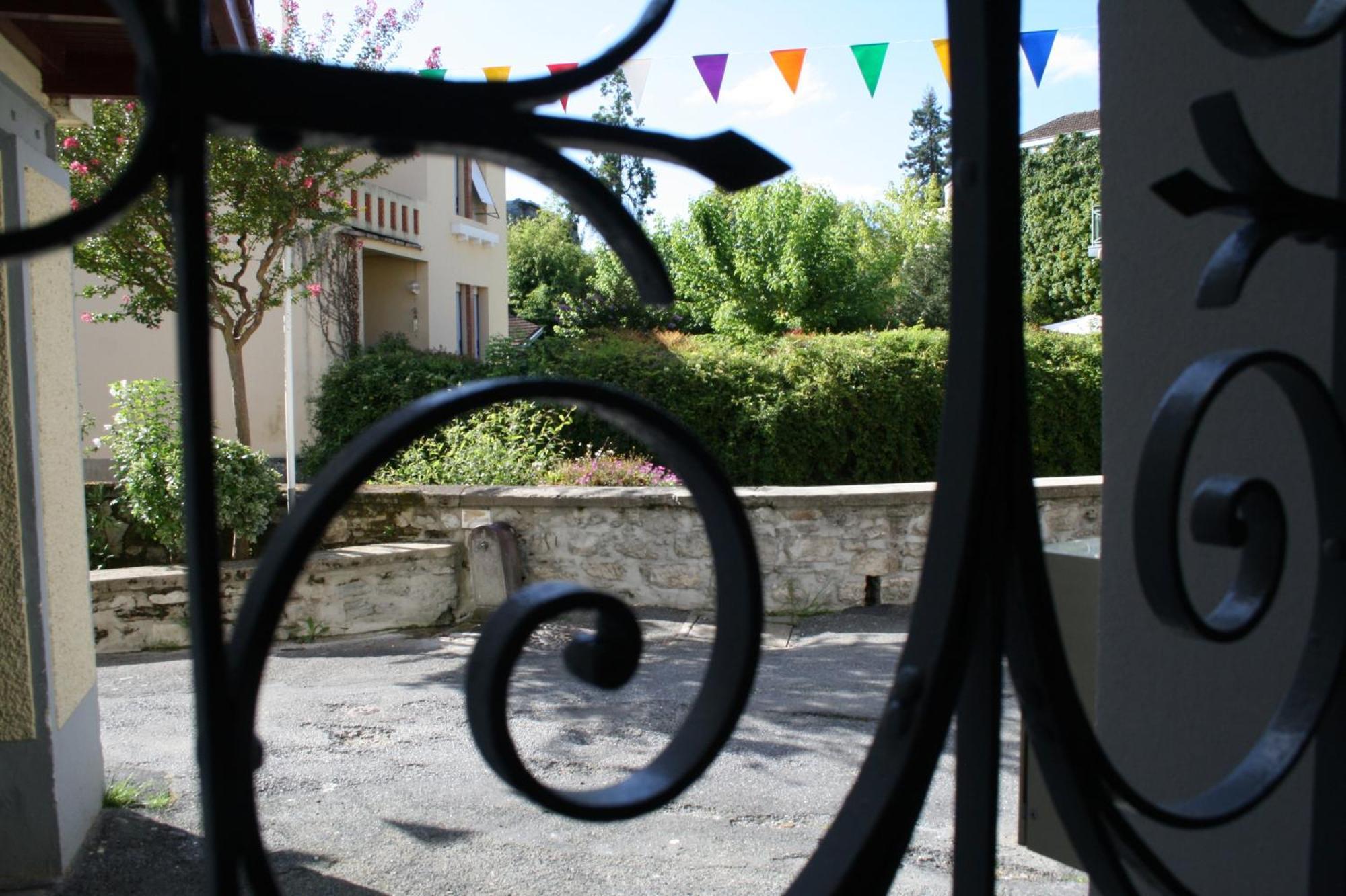 Appartement Le Nid Du Saleys - 70 M2 Centre Ville De Salies-de-Béarn Exteriör bild
