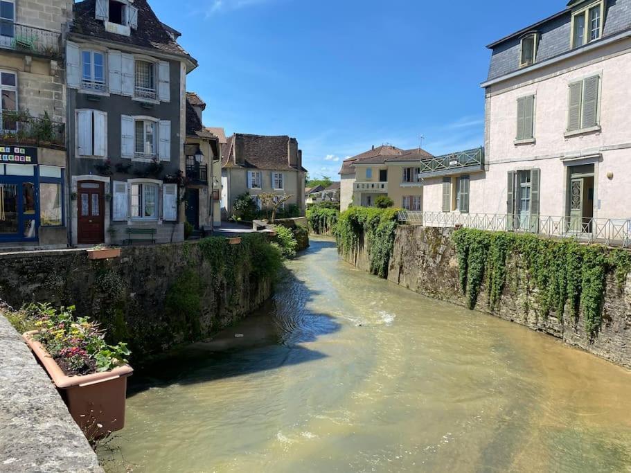 Appartement Le Nid Du Saleys - 70 M2 Centre Ville De Salies-de-Béarn Exteriör bild