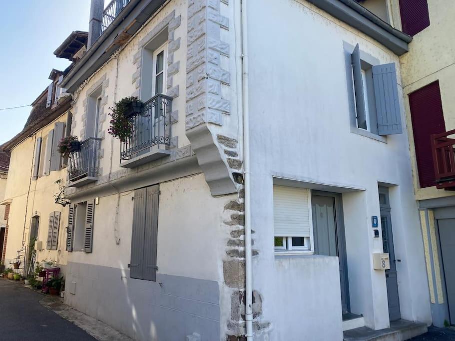 Appartement Le Nid Du Saleys - 70 M2 Centre Ville De Salies-de-Béarn Exteriör bild